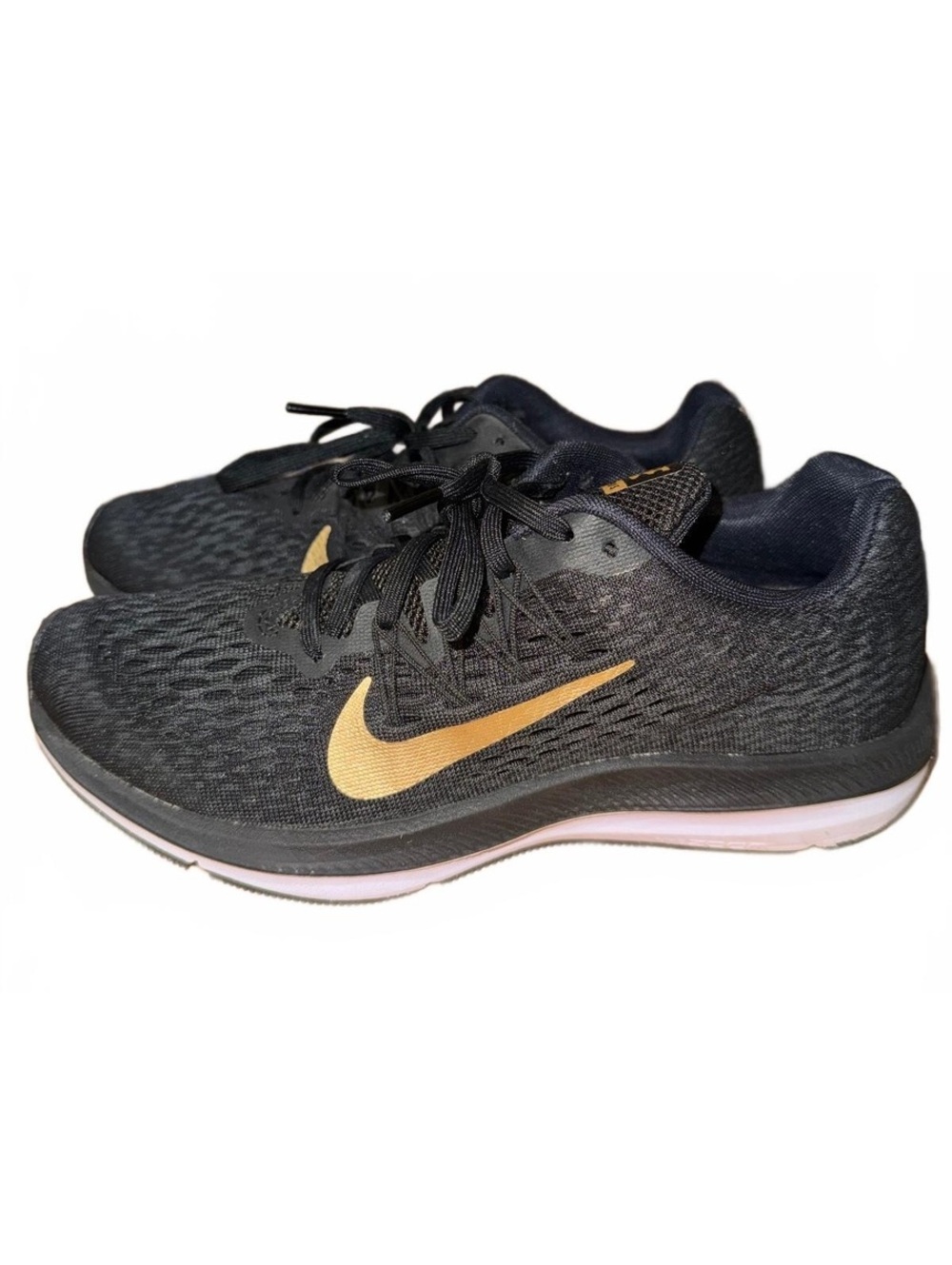 Women’s Nike Zoom Winflo 5 black/gold running shoes size 7.5 barely worn!